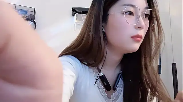 Snapshot of Sweet-Angel999 chatting on January 14, 1:59 pm Sweet-Angel999 online show from January 14, 1:59 pm