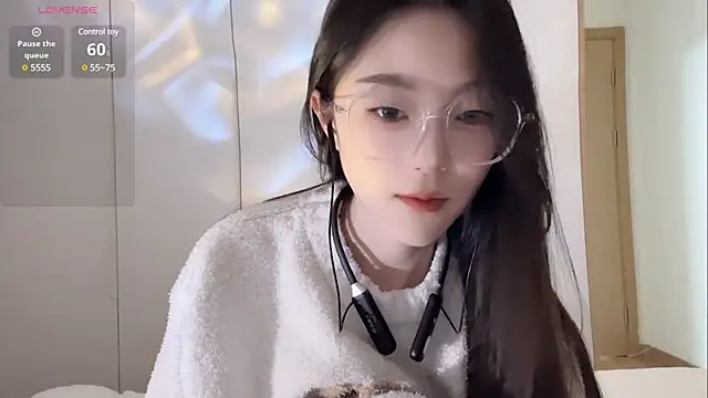 Snapshot of Sweet-Angel999 chatting on February 14, 5:25 pm Sweet-Angel999 online show from February 14, 5:25 pm