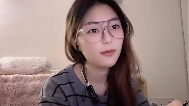 Snapshot of Sweet-Angel999 chatting on February 7, 3:42 pm Sweet-Angel999 online show from February 7, 3:42 pm