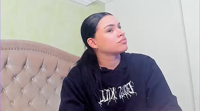 Luciluu20 online show from February 18, 1:21 am