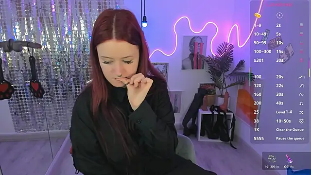 Lily Moonlight online show from April 5, 8:32 am