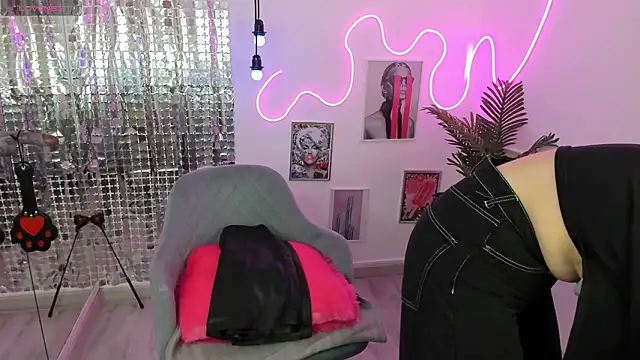 Lily Moonlight online show from February 7, 12:57 pm