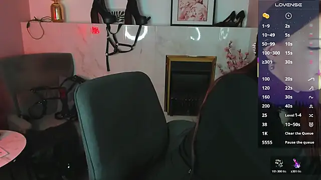 Lily Moonlight online show from April 14, 2:22 pm