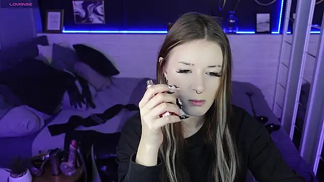 Lily Moonlight online show from March 21, 7:33 am