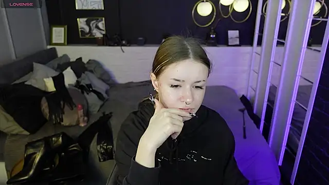 Lily Moonlight online show from March 6, 7:47 am