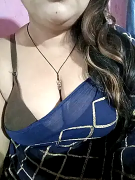 Snapshot of Beautyy38 chatting on February 9, 3:43 am Beautyy38 online show from February 9, 3:43 am