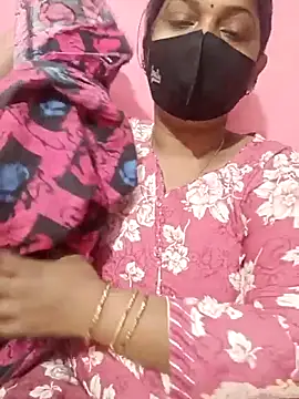 Snapshot of Renuma chatting on November 7, 12:15 am Renuma online show from November 7, 12:15 am