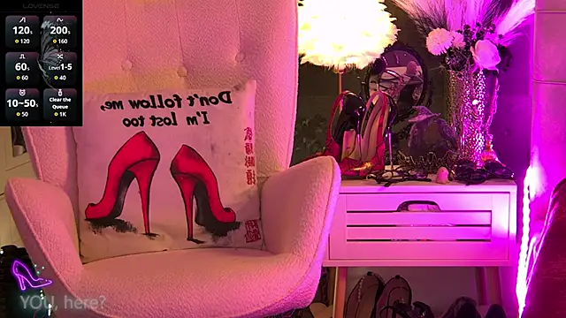 Snapshot of ZoeMesmerize chatting on October 31, 6:54 am ZoeMesmerize online show from October 31, 6:54 am