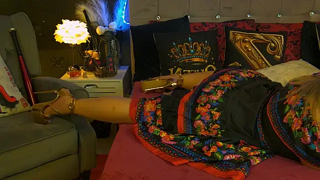 ZoeMesmerize online show from June 25, 4:10 am