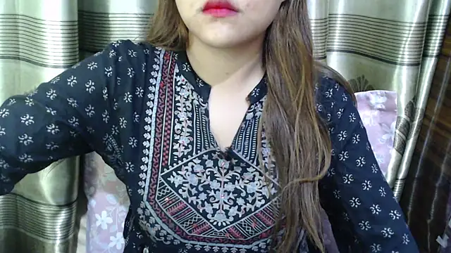 Snapshot of queen_angelina chatting on February 24, 12:55 am queen angelina online show from February 24, 12:55 am