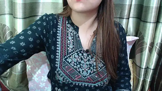 Snapshot of queen_angelina chatting on February 22, 12:46 am queen angelina online show from February 22, 12:46 am