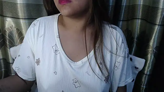 Snapshot of queen_angelina chatting on March 1, 6:19 pm queen angelina online show from March 1, 6:19 pm