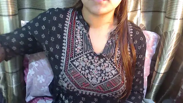 Snapshot of queen_angelina chatting on December 15, 9:31 pm queen angelina online show from December 15, 9:31 pm