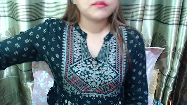 Snapshot of queen_angelina chatting on February 20, 10:55 pm queen angelina online show from February 20, 10:55 pm