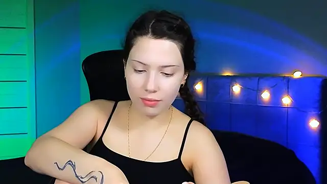 Stacy Gonzales  online show from February 4, 9:38 am