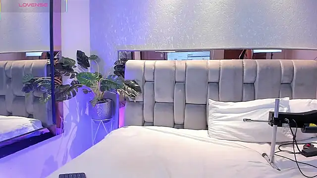 RoseTaylor   online show from December 4, 5:06 am