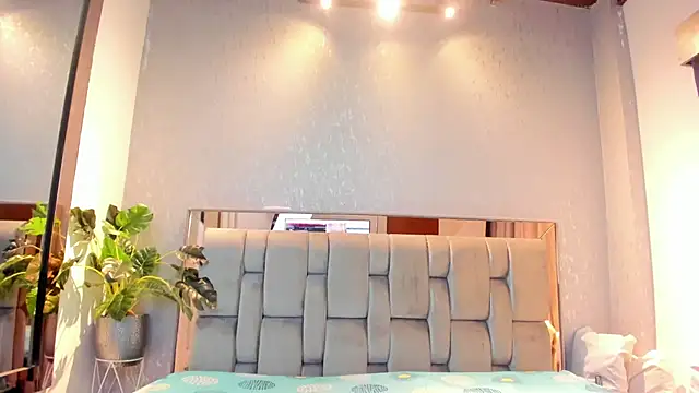 RoseTaylor   online show from April 3, 5:03 am