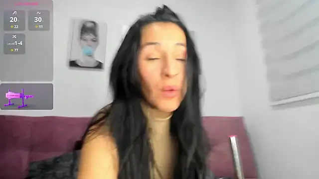 Snapshot of leila_petitee_ chatting on March 16, 10:11 am leila petitee online show from March 16, 10:11 am