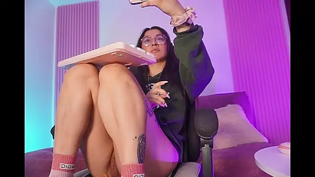 leila petitee  online show from February 8, 2:15 pm