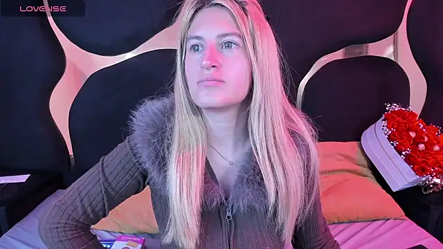 GiaRoussel online show from February 14, 3:45 pm