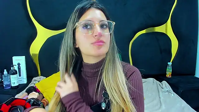 GiaRoussel online show from November 29, 5:02 pm