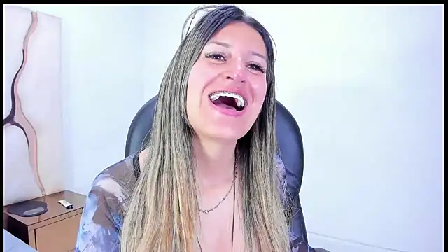 GiaRoussel online show from November 27, 4:18 pm