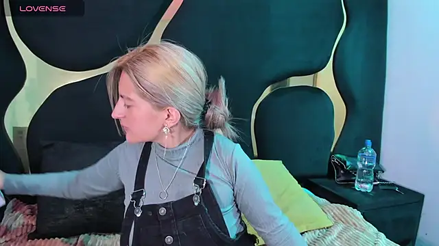 GiaRoussel online show from March 3, 4:03 pm