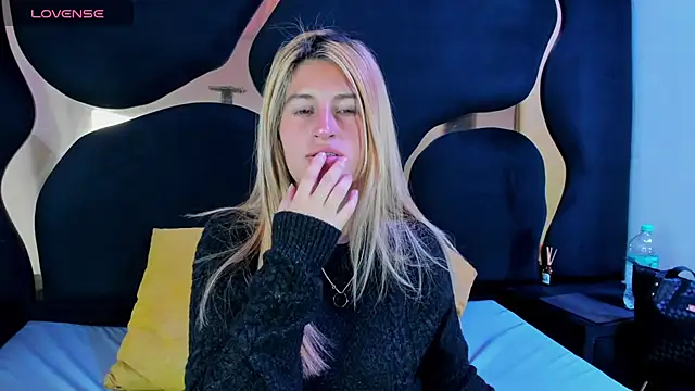 GiaRoussel online show from February 12, 3:56 pm