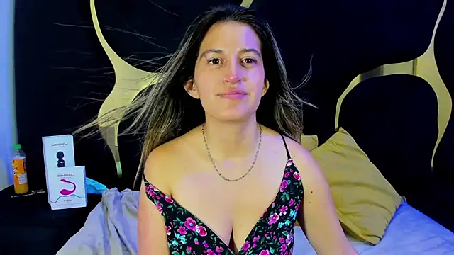 GiaRoussel online show from November 11, 8:47 pm