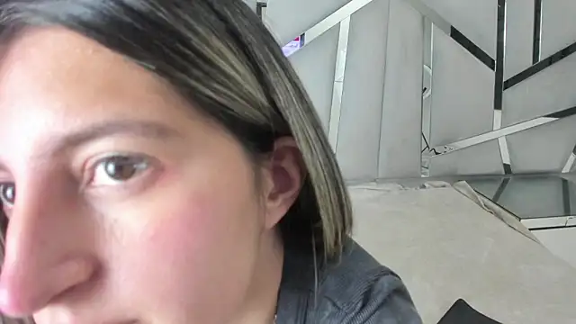 GiaRoussel online show from November 10, 3:06 pm