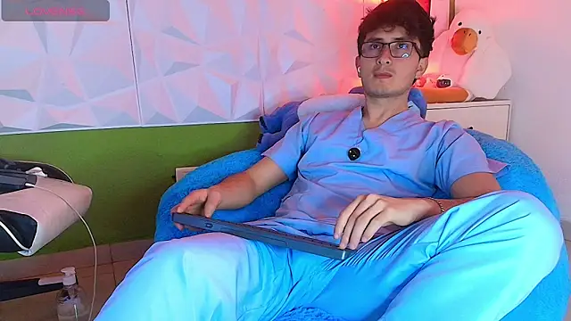 santyago taylor online show from September 12, 6:40 pm