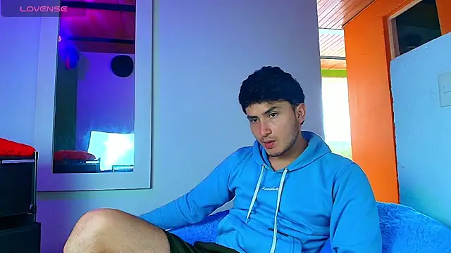 Snapshot of santyago_taylor chatting on December 2, 6:53 pm santyago taylor online show from December 2, 6:53 pm