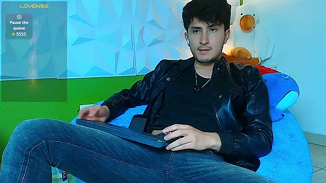 santyago taylor online show from September 16, 7:15 pm