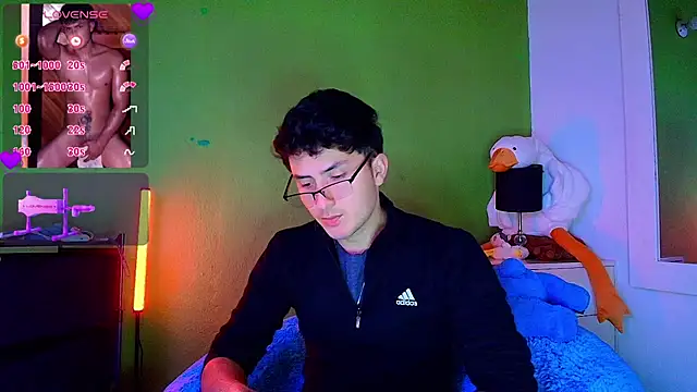 Snapshot of santyago_taylor chatting on November 7, 7:07 pm santyago taylor online show from November 7, 7:07 pm