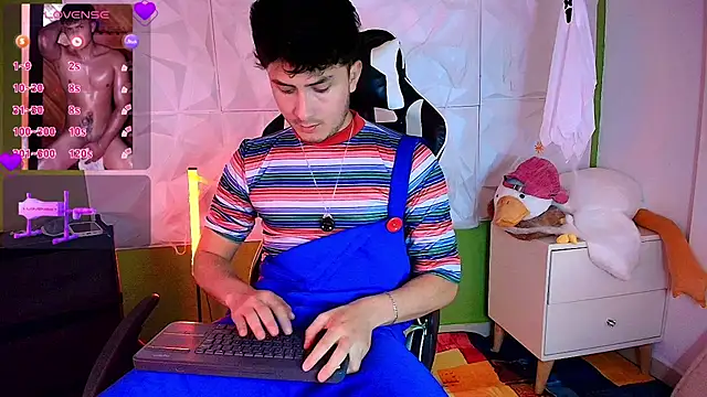 Snapshot of santyago_taylor chatting on October 30, 7:11 pm santyago taylor online show from October 30, 7:11 pm