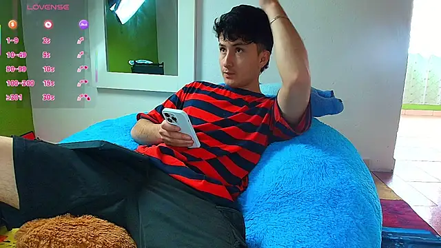 Snapshot of santyago_taylor chatting on November 24, 6:52 pm santyago taylor online show from November 24, 6:52 pm