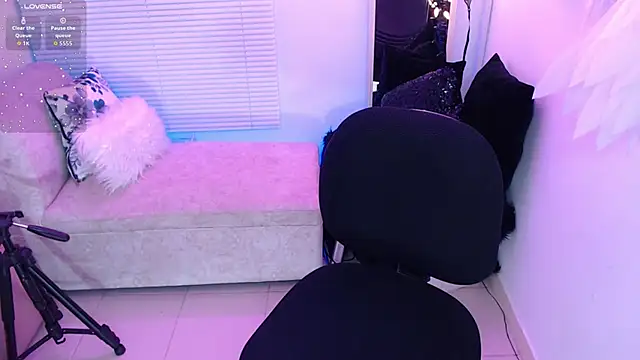 Mailywindsor online show from October 11, 10:11 pm