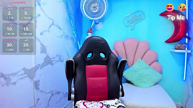 cristal horny19 online show from April 4, 10:05 pm