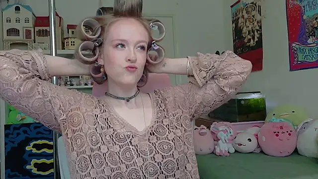 Daisy Dollxo online show from May 4, 8:00 pm