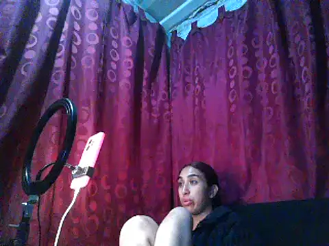 Snapshot of ifeelverywet_andhot chatting on March 3, 7:49 pm ifeelverywet andhot online show from March 3, 7:49 pm