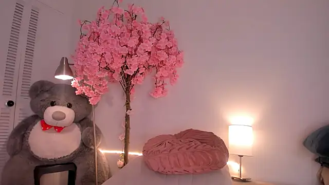 Snapshot of kitty_miaa chatting on July 1, 10:59 am kitty miaa online show from July 1, 10:59 am