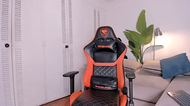 kitty miaa online show from March 12, 4:40 am