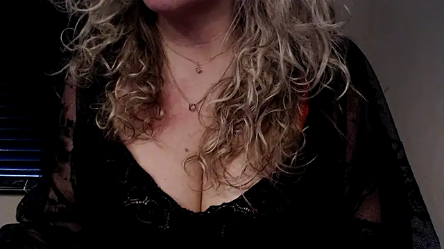 Snapshot of JenniLowen chatting on February 11, 9:52 am JenniLowen online show from February 11, 9:52 am