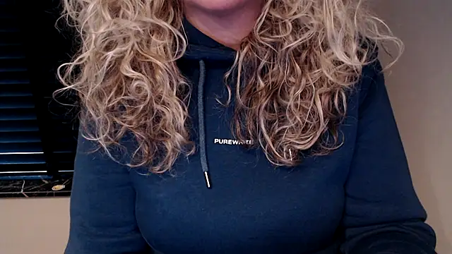 Snapshot of JenniLowen chatting on February 10, 1:55 pm JenniLowen online show from February 10, 1:55 pm