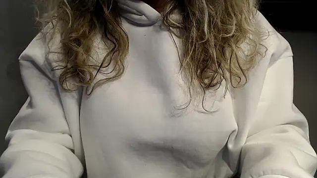 Snapshot of JenniLowen chatting on February 17, 4:06 pm JenniLowen online show from February 17, 4:06 pm