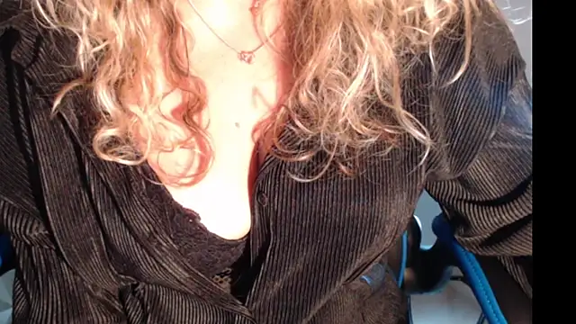 Snapshot of JenniLowen chatting on March 14, 5:24 pm JenniLowen online show from March 14, 5:24 pm