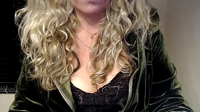 Snapshot of JenniLowen chatting on March 2, 8:46 pm JenniLowen online show from March 2, 8:46 pm