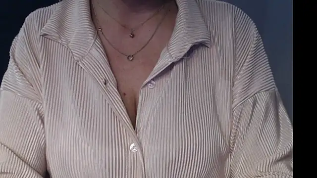 Snapshot of JenniLowen chatting on March 19, 10:55 am JenniLowen online show from March 19, 10:55 am