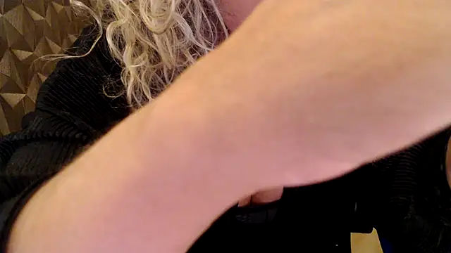 JenniLowen online show from December 1, 12:17 pm