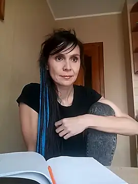 Francenia lolis online show from October 31, 8:11 am